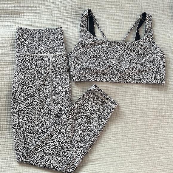 Athleta Pants - Athleta Salutation Stash II Textured 7/8 Tight & Matching Bra